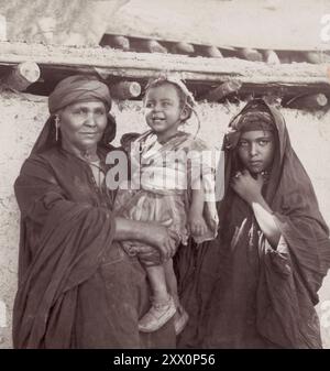 Vita in Palestina tra la fine del XIX e l'inizio del XX secolo. Donne native e figli di Gerico. Palestina storica. Impero Ottomano. 1890-1900 Foto Stock