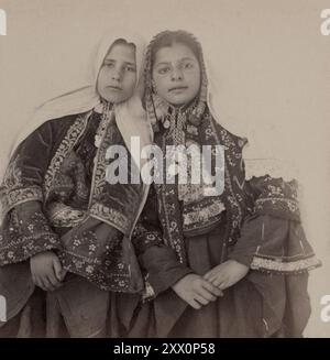 Vita in Palestina tra la fine del XIX e l'inizio del XX secolo. Ragazze di Betlemme, Giudea. Palestina storica. Impero Ottomano. 1890-1900 Foto Stock