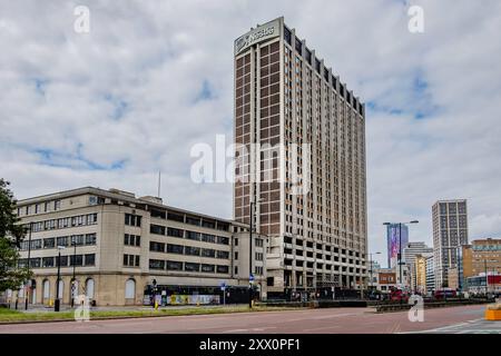 St George's House (nota anche come Nestlé Tower o Nestlé Block), torre di uffici situata a Croydon, Regno Unito. Foto Stock