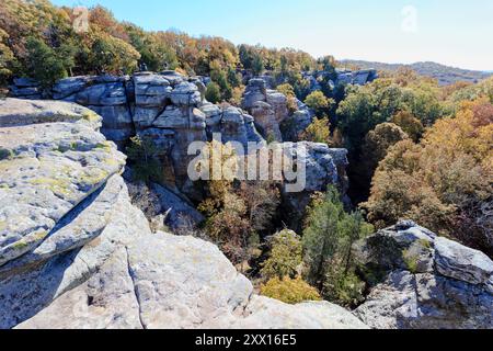 Vista panoramica del giardino dell'area ricreativa degli dei nella Shawnee National Forest, Illinois, USA in autunno Foto Stock