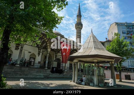 Trabzon, Turchia - 25 luglio 2024: Moschea Gulbahar Hatun costruita a sud-ovest del bazar nel 1514 a Trabzon, Turchia. Foto Stock