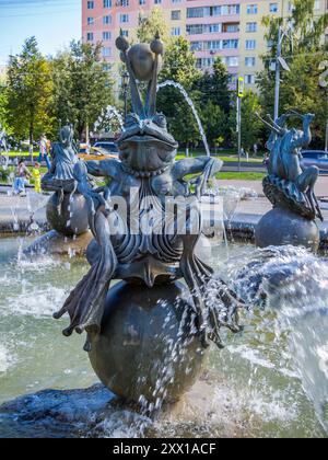 Dmitrov, Russia - 21 agosto 2023: Frammento della fontana "in attesa", la città di Dmitrov della regione di Mosca Foto Stock