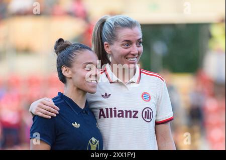 Unterhaching, Germania. 20 agosto 2024. Unterhaching, Germania, 20 agosto 2024: Lisa Boattin (13 Juventus FC) e Linda Sembrant (2 FC Bayern Monaco) dopo l'amichevole di pre-stagione tra FC Bayern Monaco e Juventus FC all'uhlsport PARK, Unterhaching, Germania. (Sven Beyrich/SPP) credito: SPP Sport Press Photo. /Alamy Live News Foto Stock