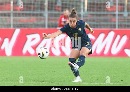 Unterhaching, Germania. 20 agosto 2024. Unterhaching, Germania, 20 agosto 2024: Lisa Boattin (13 Juventus FC) durante l'amichevole di pre-stagione tra il Bayern Monaco e la Juventus FC all'uhlsport PARK, Unterhaching, Germania. (Sven Beyrich/SPP) credito: SPP Sport Press Photo. /Alamy Live News Foto Stock