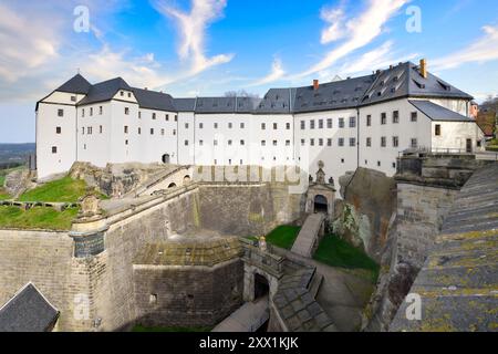 Fortezza di Konigstein sulla cima delle montagne di arenaria dell'Elba, Konigstein, Sassonia, Germania, Europa Foto Stock