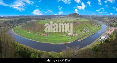 Vista panoramica sul fiume Elba dalla fortezza di Konigstein in cima alle montagne di arenaria dell'Elba, Konigstein, Sassonia, Germania, Europa Foto Stock