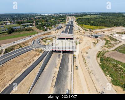 Nuova parte nord della circonvallazione circolare intorno a Cracovia in costruzione. Frammento S52 che unisce A4 con S7 con giunzione Zielonki con tunnel e. Foto Stock