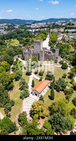 Aerea del castello di Guimaraes, patrimonio dell'umanità dell'UNESCO, Guimaraes, Norte, Portogallo, Europa Foto Stock