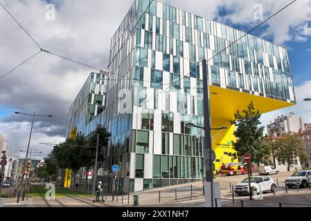 Ilot Gruner, architetto Manuelle Gautrand, edificio amministrativo, Saint-Etienne, dipartimento della Loira, regione Alvernia-Rodano-Alpi, Francia, Europa Foto Stock