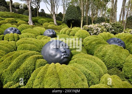 Giardino delle emozioni con opere dell'artista spagnolo Samuel Salcedo a Les Jardins d'Etretat, Etretat, dipartimento Senna-marittimo, regione della Normandia, Francia Foto Stock