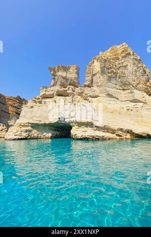 Formazioni rocciose di Kleftiko, Kleftiko, Isola di Milos, Isole Cicladi, Isole greche, Grecia, Europa Foto Stock