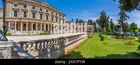 Vista del Museo d'arte asiatica di Corfù in Piazza Anaktoron, della città vecchia di Corfù, sito patrimonio dell'umanità dell'UNESCO, Corfù, le Isole Ionie, le Isole greche, la Grecia Foto Stock