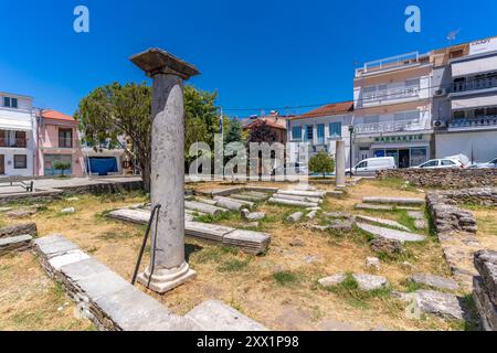 Vista della Piazza del Memoriale a Thassos, Thassos, Mar Egeo, isole greche, Grecia, Europa Foto Stock