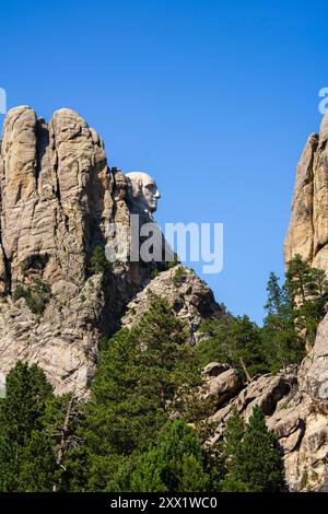 Vista laterale di George Washington sul monte Rushmore National Memorial, Black Hills, South Dakota, Stati Uniti. Foto Stock