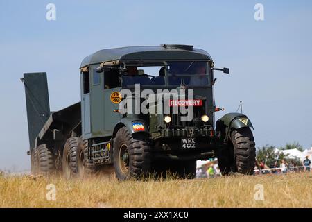 Un camion di recupero militare in parata all'esperienza di guerra dello Yorkshire Foto Stock