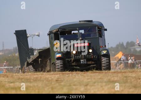 Un camion di recupero militare in parata all'esperienza di guerra dello Yorkshire Foto Stock