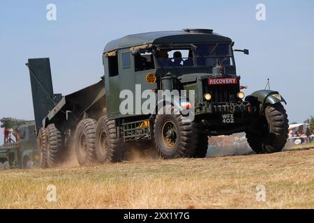 Un camion di recupero militare in parata all'esperienza di guerra dello Yorkshire Foto Stock