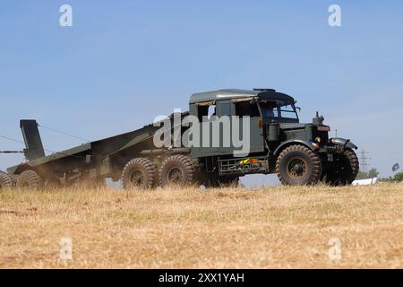 Un camion di recupero militare in parata all'esperienza di guerra dello Yorkshire Foto Stock