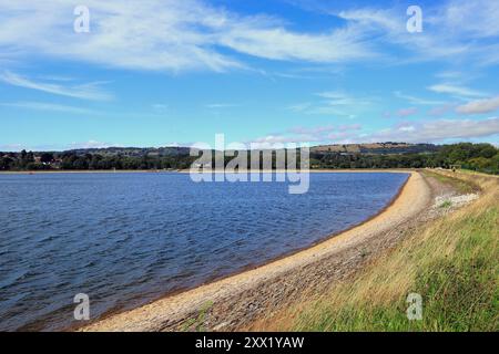 Serbatoio Lisvane presso "Llanishen & Lisvane Reservoirs". Presa agosto 2024. Estate Foto Stock