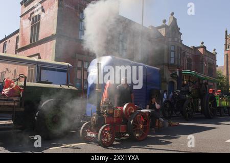 Vecchio motore di trazione funzionante su un display Foto Stock