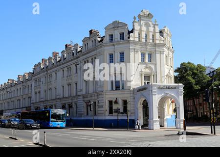 The Angel Hotel, Cardiff, Galles del Sud, Regno Unito. Presa agosto 2024 Foto Stock