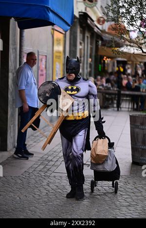 Batman per strada durante l'annuale festival Malmö. Foto Stock