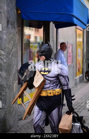 Batman per strada durante l'annuale festival Malmö. Foto Stock