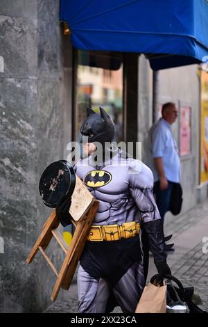 Batman per strada durante l'annuale festival Malmö. Foto Stock