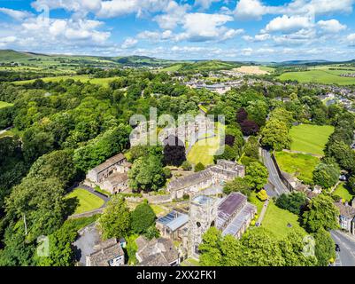 Castello di Skipton da un drone, North Yorkshire, Inghilterra Foto Stock