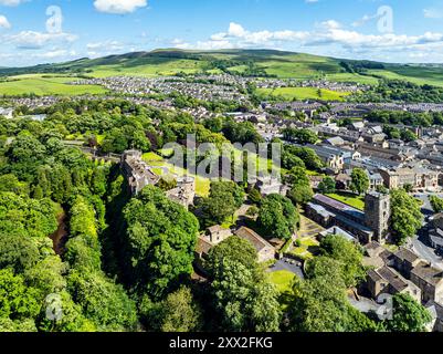 Castello di Skipton da un drone, North Yorkshire, Inghilterra Foto Stock