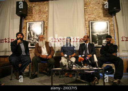 Ex detenuti britannici a Guantánamo, Omar Deghayes, Moazzam Begg, Binyam Mohammed, Jamil el-Banna, e al-Jazeera cameraman Sami al-Hajj, durante una conferenza stampa al Frontline Club di Londra Foto Stock