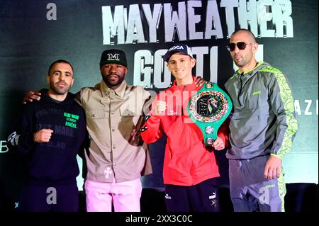 Città del Messico, Messico. 21 agosto 2024. I pugili Floyd Mayweather Jr e John Gotti III posero durante una conferenza stampa per il match tra Floyd Mayweather Jr e John Gotti III a città del Messico, Messico, il 21 agosto 2024. (Foto di Carlos Tischler/Eyepix Group) (foto di Eyepix/NurPhoto) credito: NurPhoto SRL/Alamy Live News Foto Stock