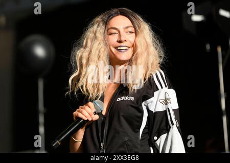 Haiyti live bei einem Konzert auf der Gilde Parkbühne. Hannover, 21.08.2024 *** Haiyti live in un concerto al Gilde Parkbühne Hannover, 21 08 2024 foto:XC.xNiehausx/xFuturexImagex haiyti 4806 Foto Stock