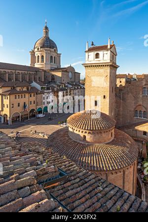 Piazza delle Erbe, Mantova, Mantova, Italia Foto Stock