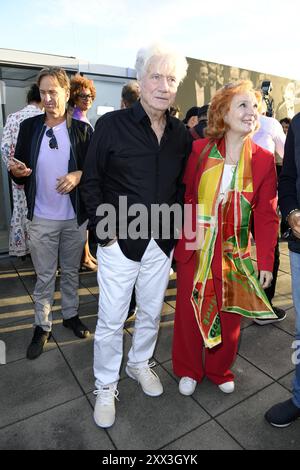 Juergen Prochnow mit Ehefrau Verena Wengler beim Eröffnungsempfang zu den UFA Filmnächten 2024 am 21.08.2024 a Berlino *** Juergen Prochnow con sua moglie Verena Wengler alla reception di apertura per l'UFA Film Nights 2024 il 21 agosto 2024 a Berlino Foto Stock