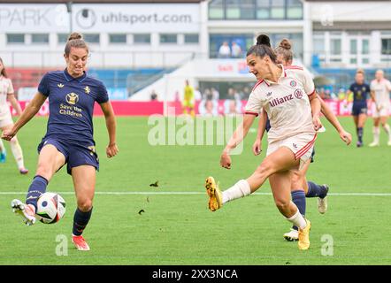 Jovana DAMNJANOVIC, FCB Women 9 competono per il pallone, tackle, duello, colpo di testa, zweikampf, azione, lotta contro Martina Lenzini, JUVE donne 71 nella partita di calcio femminile FC BAYERN München - JUVENTUS TORINO 0-0 il 20 agosto 2024 a Monaco, Germania. Stagione 2024/2025, 1.Bundesliga, FCB, Monaco, Google Pixel, Frauen Bundesliga giorno di partita x, x.. Spieltag fotografo: Peter Schatz Foto Stock