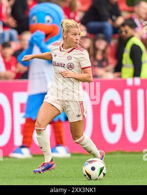 Linda DALLMANN, FCB Damen 10 nella partita di calcio femminile FC BAYERN München - JUVENTUS TORINO 0-0 il 20 agosto 2024 a Monaco, Germania. Stagione 2024/2025, 1.Bundesliga, FCB, Monaco, Google Pixel, Frauen Bundesliga giorno di partita x, x.. Spieltag fotografo: Peter Schatz Foto Stock