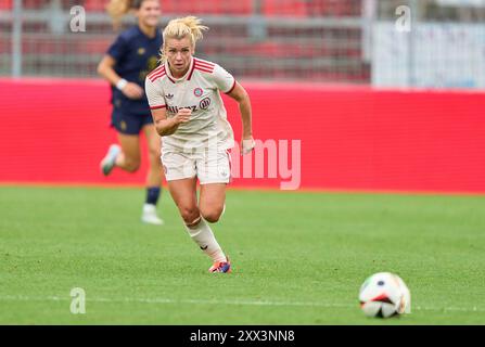 Linda DALLMANN, FCB Damen 10 nella partita di calcio femminile FC BAYERN München - JUVENTUS TORINO 0-0 il 20 agosto 2024 a Monaco, Germania. Stagione 2024/2025, 1.Bundesliga, FCB, Monaco, Google Pixel, Frauen Bundesliga giorno di partita x, x.. Spieltag fotografo: Peter Schatz Foto Stock