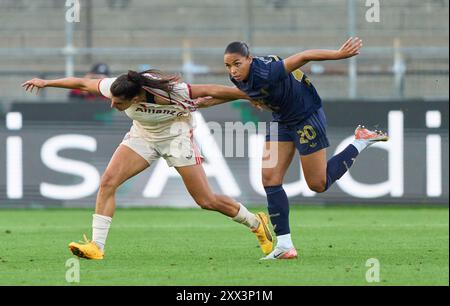 Jovana DAMNJANOVIC, FCB Women 9 competono per il pallone, tackle, duello, colpo di testa, zweikampf, azione, lotta contro Estelle Cascarino, JUVE donne 20 nella partita di calcio femminile FC BAYERN München - JUVENTUS TORINO 0-0 il 20 agosto 2024 a Monaco, Germania. Stagione 2024/2025, 1.Bundesliga, FCB, Monaco, Google Pixel, Frauen Bundesliga giorno di partita x, x.. Spieltag fotografo: Peter Schatz Foto Stock