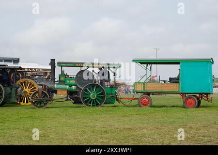 Classico motore a vapore e rimorchio, al Rally Steam Engine dell'Inghilterra occidentale - John Gollop Foto Stock