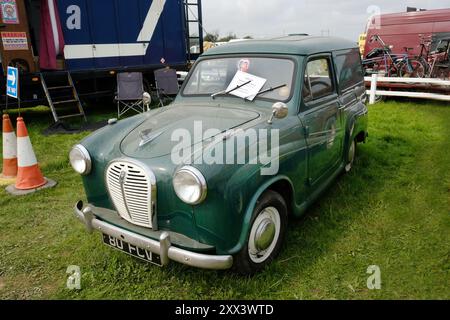 Classico furgone Austin A35 in mostra allo Stithians Showground, Cornovaglia, Regno Unito - John Gollop Foto Stock