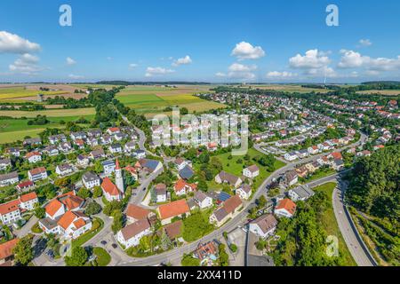 Vista di Thalfingen nella valle del Danubio bavarese-svevo nel distretto di Neu-Ulm Foto Stock