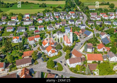 Vista di Thalfingen nella valle del Danubio bavarese-svevo nel distretto di Neu-Ulm Foto Stock