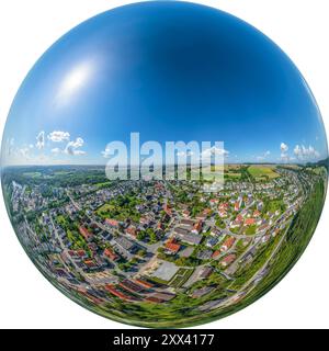 Vista di Thalfingen nella valle del Danubio bavarese-svevo nel distretto di Neu-Ulm Foto Stock