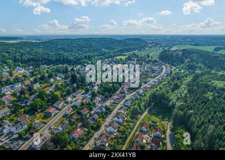 Vista aerea di Aystetten, un villaggio nel parco naturale dei boschi occidentali vicino ad Augusta Foto Stock