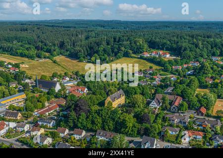 Vista aerea di Aystetten, un villaggio nel parco naturale dei boschi occidentali vicino ad Augusta Foto Stock