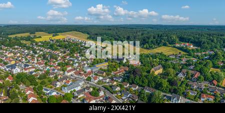 Vista aerea di Aystetten, un villaggio nel parco naturale dei boschi occidentali vicino ad Augusta Foto Stock