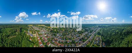 Vista aerea di Aystetten, un villaggio nel parco naturale dei boschi occidentali vicino ad Augusta Foto Stock