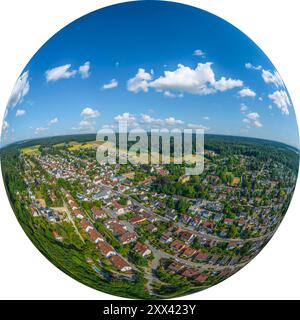 Vista aerea di Aystetten, un villaggio nel parco naturale dei boschi occidentali vicino ad Augusta Foto Stock