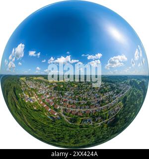 Vista aerea di Aystetten, un villaggio nel parco naturale dei boschi occidentali vicino ad Augusta Foto Stock